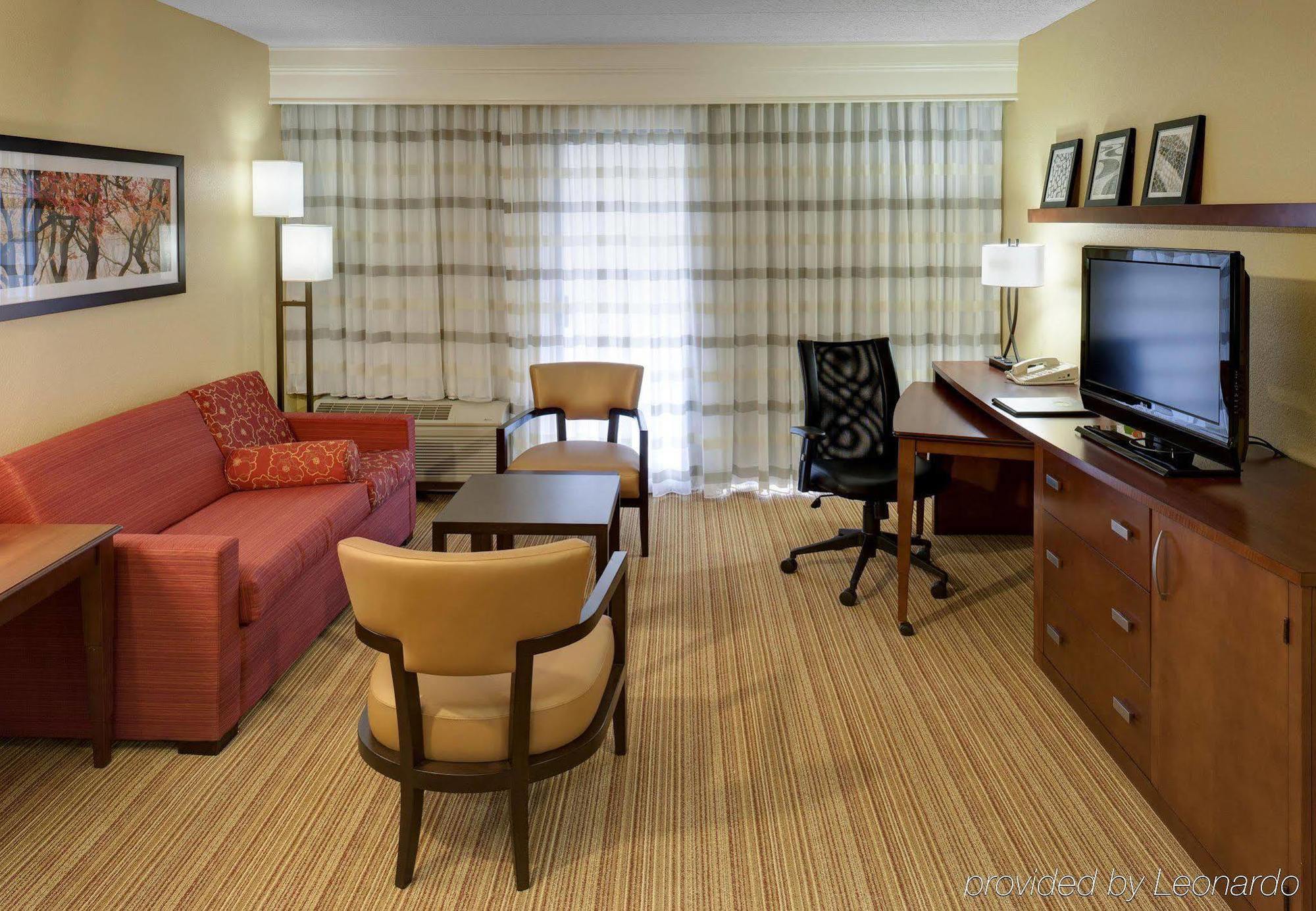 Courtyard Harrisonburg Hotell Rom bilde